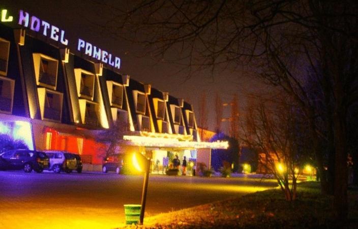 Hotel Pamela Сан-Пьетро-ин-Казале Экстерьер фото