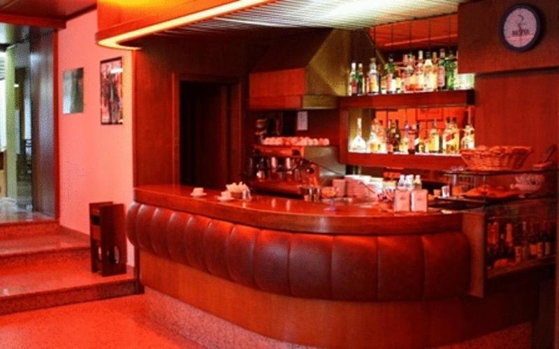 Hotel Pamela Сан-Пьетро-ин-Казале Экстерьер фото